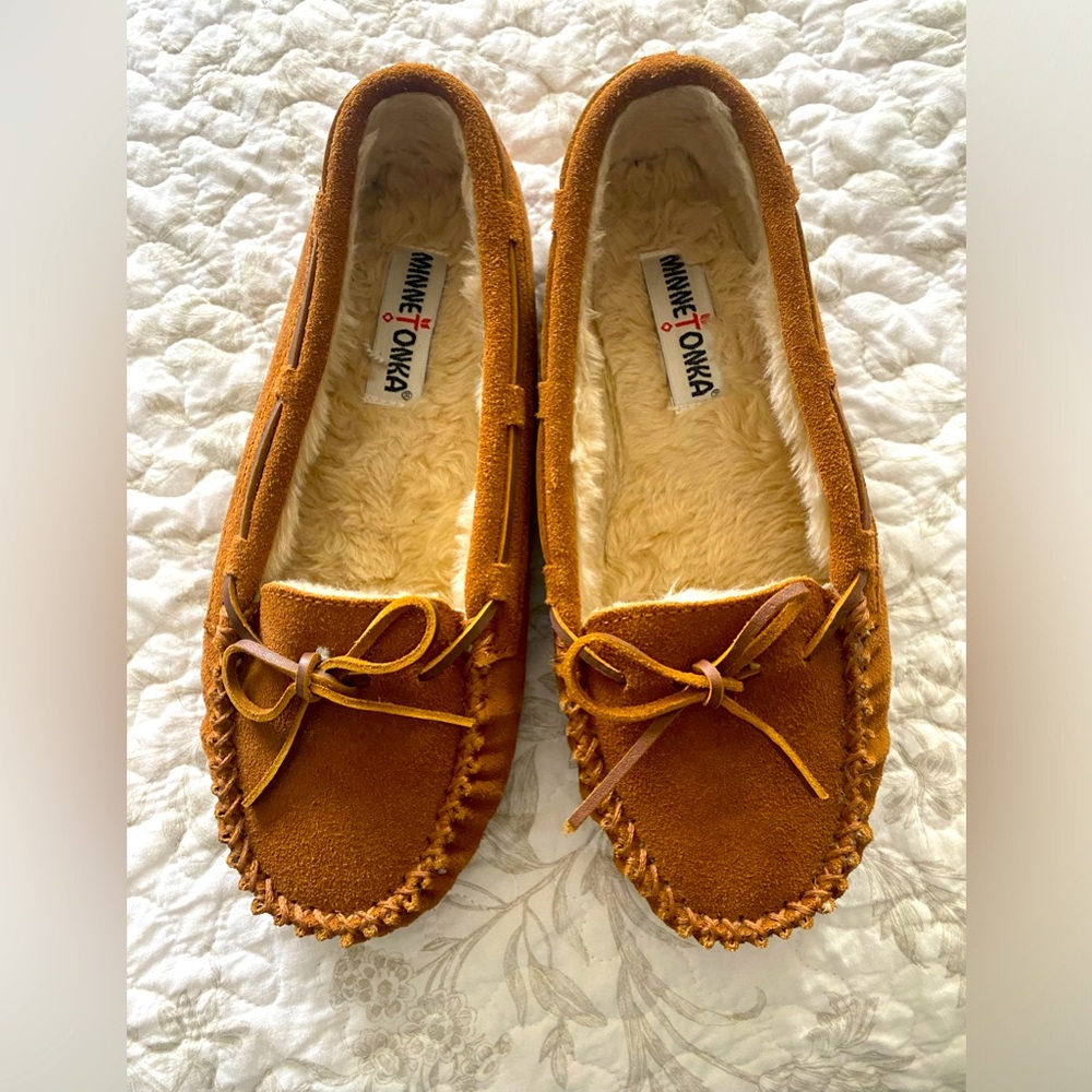 Minnetonka Moccasin Slippers - Size 9